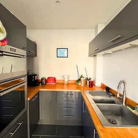 Hypercentre - Quartier Perret - Parking Prive & Terrasse Ensoleillee, Cocon Chaleureux 100m2 - 