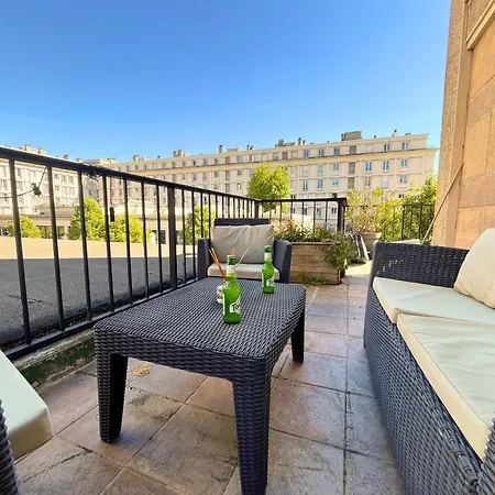 Hypercentre - Quartier Perret - Parking Prive & Terrasse Ensoleillee, Cocon Chaleureux 100m2 - 