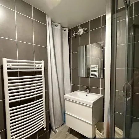 Hypercentre - Quartier Perret - Parking Prive & Terrasse Ensoleillee, Cocon Chaleureux 100m2 - 